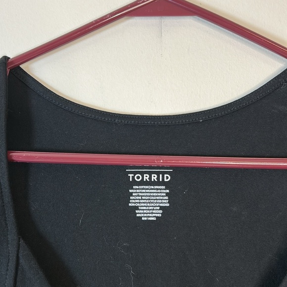 Torrid Black Foxy Sweetheart V-Neck Blouse Cap Sleeves Size Large - Picture 2 of 4